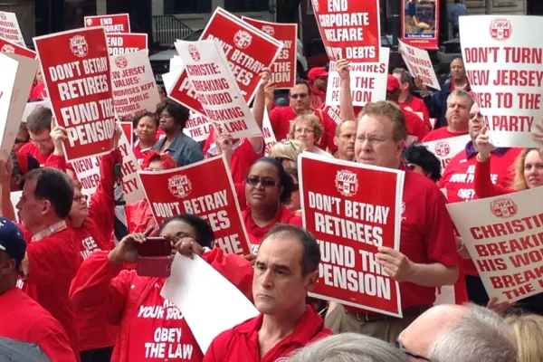 Members holding signs that read "Don't betray retirees, fund the pension"